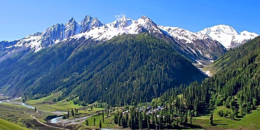 Sonamarg with its snowy mountains and the cerulean sky is a peaceful pristine experience.
