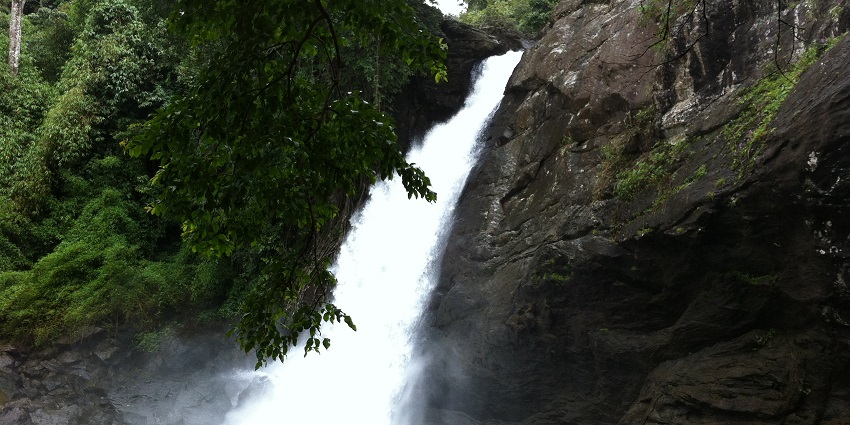 Witness one of the beautiful Soochipara Waterfalls of Kerala, located near Meenmutty.