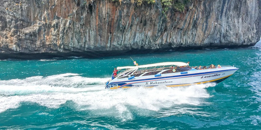 Speed boat ride is one of the best water activities offered in Corbyn’s Cove Beach.