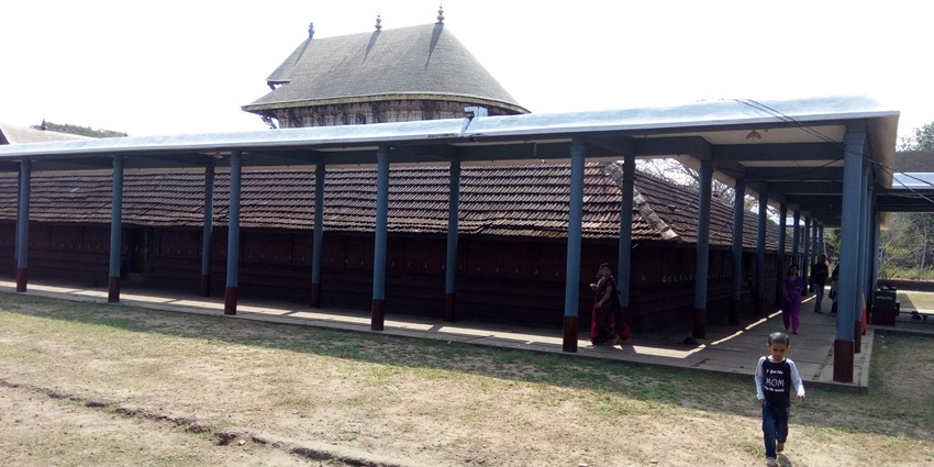 Sri Anjaneya Of Hanumarambalam features intricate wood carvings, mural paintings, and a spacious courtyard.