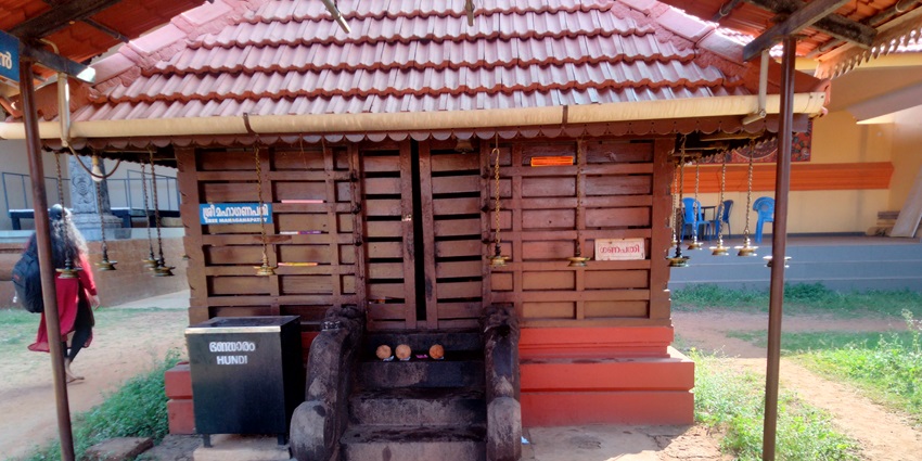 Sri Kote Anjaneya Temple, built inside the Palakkad Fort, is famous among Hanuman Temples in Kerala.