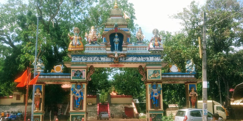 A frontal view of Shri Krishna Temple