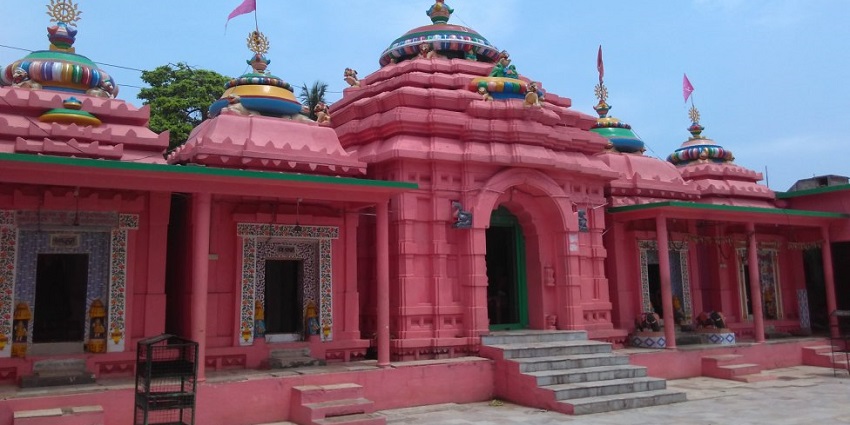 Explore history at the Dogra Art Museum and later visit the Raghunath Temple in Jammu