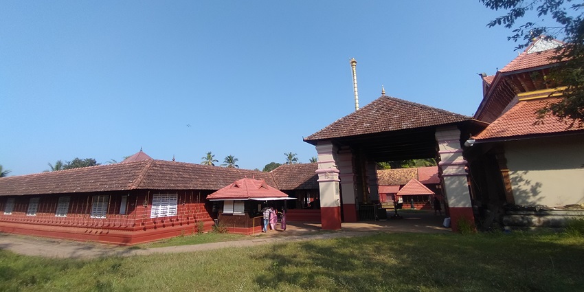 Sri Rama And Sri Hanuman Of Vilwadrinathan Temple has spectacular infrastructure among Hanuman Temples in Kerala.
