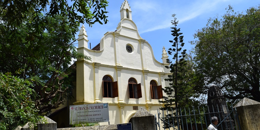 A picture of people entering the premises of the famous St. Francis Church in Kochi