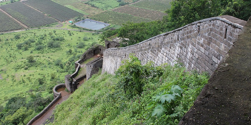 Shiveneri Fort is one of the most important of all the Shivaji Maharaj Fort