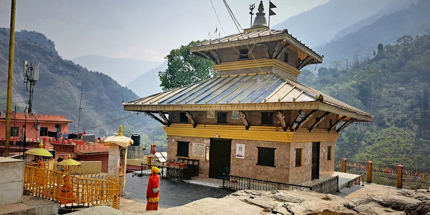 Sudh Mahadev Temple sacred shrine of Lord Shiva is a picturesque temple in Jammu.