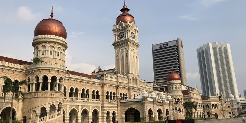 Sultan Abdul Samad Building is an architectural marvel of Kuala lumpur for history enthusiasts