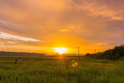 Sunrise over Pullu Padam - one of the most scenic places to visit in Thrissur for couples