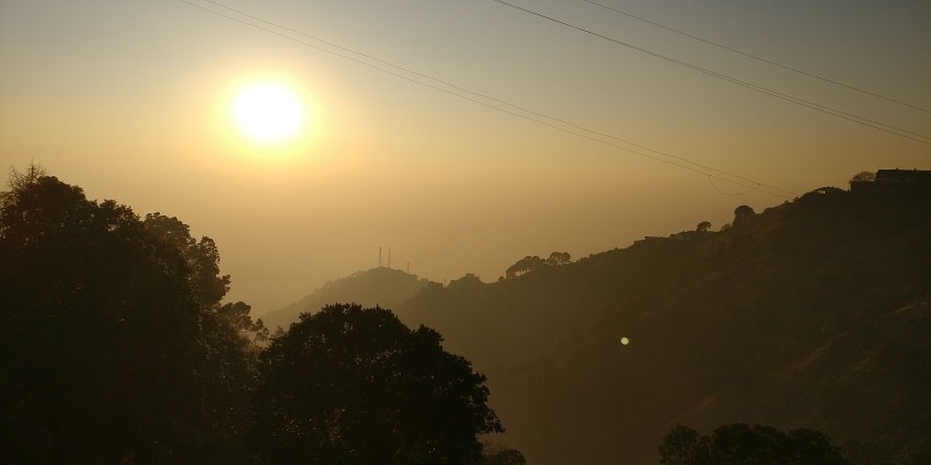 Visiting Sunset Point is one of the best things to do in Kasauli for amazing sunset views.