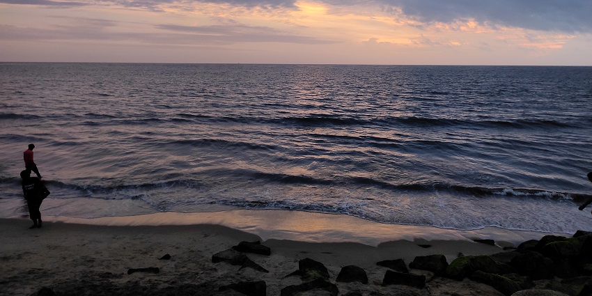 Watch the magical sunset at Cherai beach, one of the popular beaches near Ernakulam