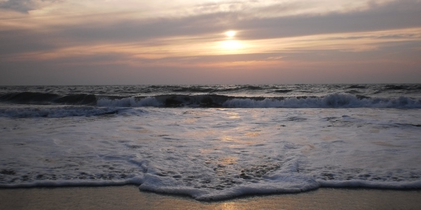 Witnessing enchanting sunset from Cherai beach is one of the best things to do in Ernakulam