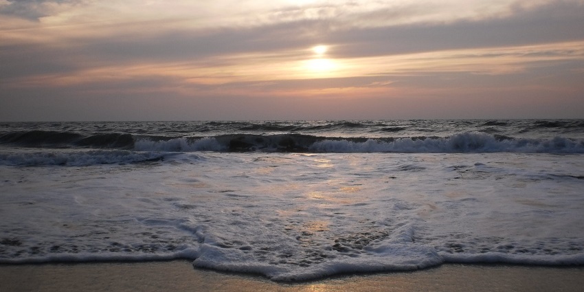 Puthenchira beach is a perfect beach in Thrissur for your fun summer activities with friends