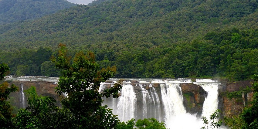 Get drenched under the cascading Suruli Waterfalls for a rejuvenating experience.
