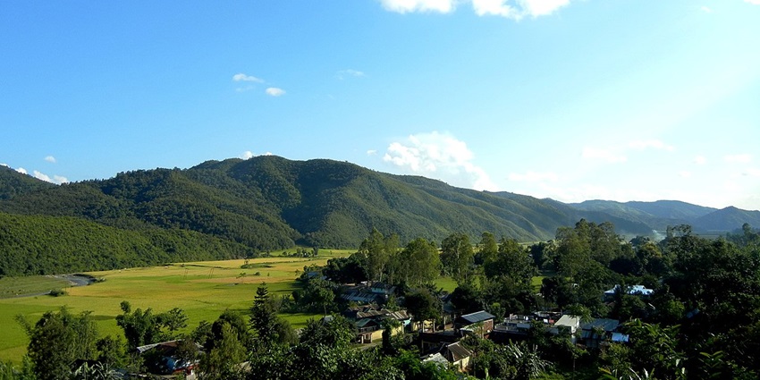 Tagaramphung featuring lush green hills - places to visit in Kottayam for couples