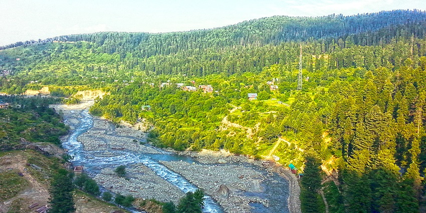 Tangmarg is one of the best places to visit near the Gulmarg Wildlife Sanctuary.