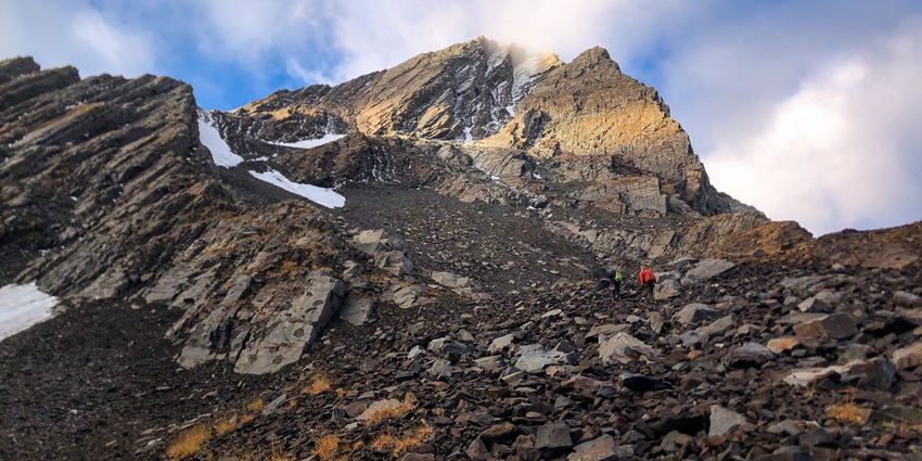 The Northern face of the Tatakooti Peak offers exhilarating views of the surroundings.