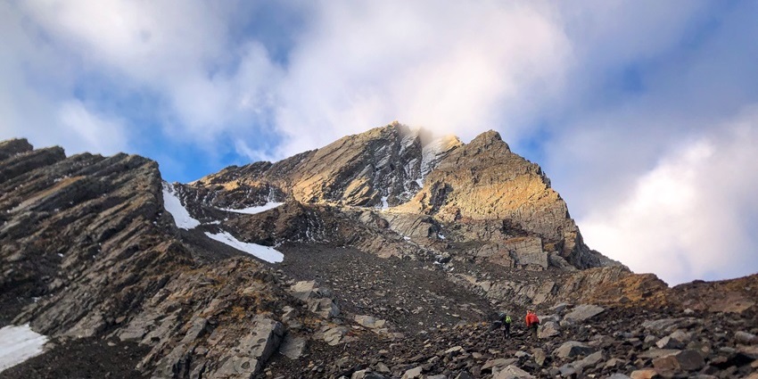 A breathtaking view of Tatta Kutti, one of the best places to visit in Doodhpathri.