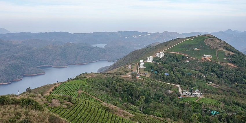 The Idukki Reservoir is a scenic attraction near Thrissur and is worth exploring