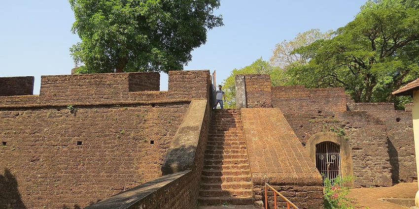 Explore the ruins of Tellichery Fort, one of the places to visit in Thalassery, Kannur.