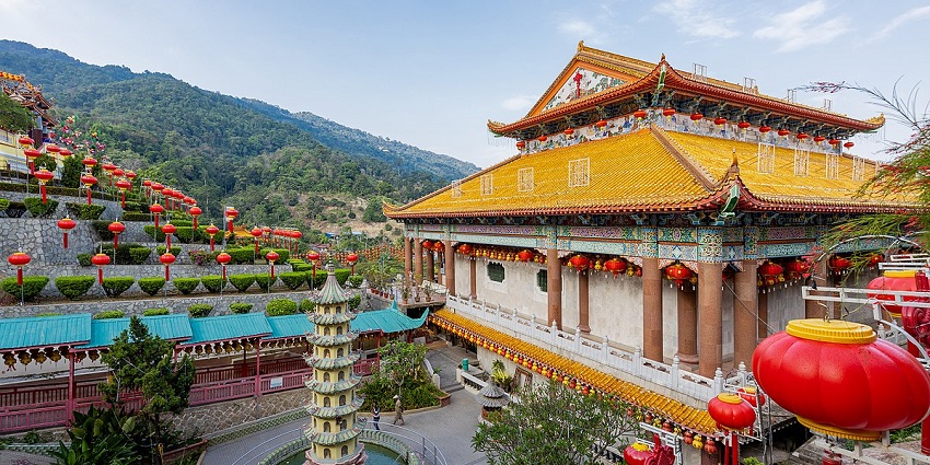 Magnificent temple complex with stunning architecture and gardens - things to do in Penang