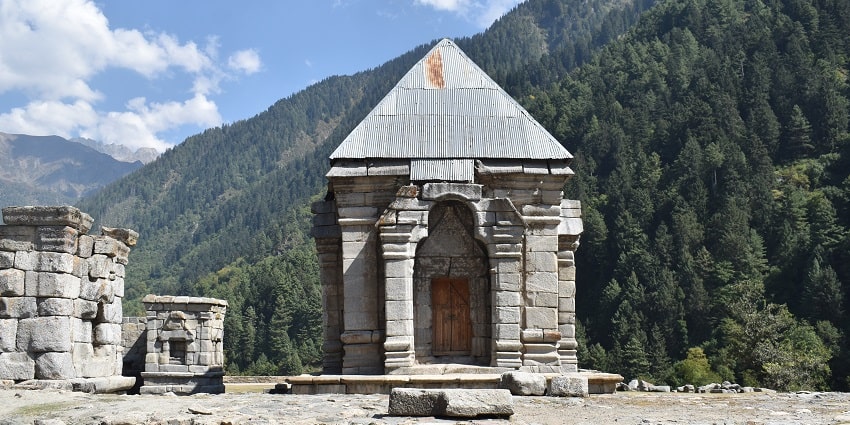 Visit Ranbireshwar Temple after exploring historical heritage at the Dogra Art Museum