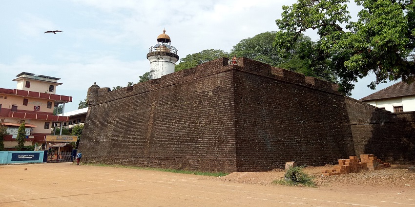 Exploring the ancient Thalassery Fort is one of the best things to do in Thalassery.