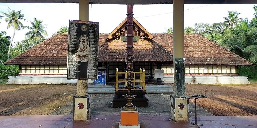 Snap of a Front Gate of Thaliyil Mahadeva Temple - Temples in Kottayam, Kerala