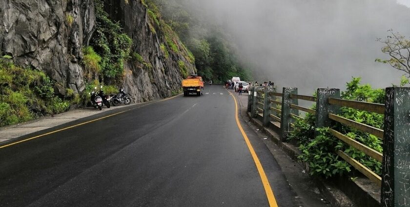 Kozhikode, Thamarassery Churam, atmospheric phenomenon - explore Kozhikode Waterfalls