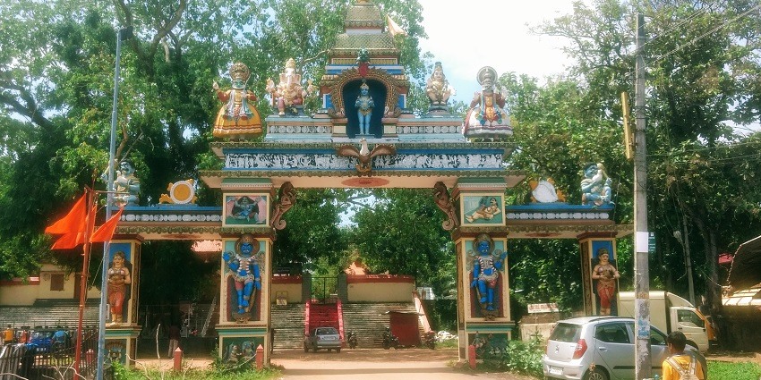 Puliyoor Sree Krishna Swami Temple exemplifies the elaborate wood carvings and paintings