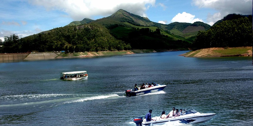 Thekkady is one of the best places to visit in Kerala in february to enjoy boating in lakes