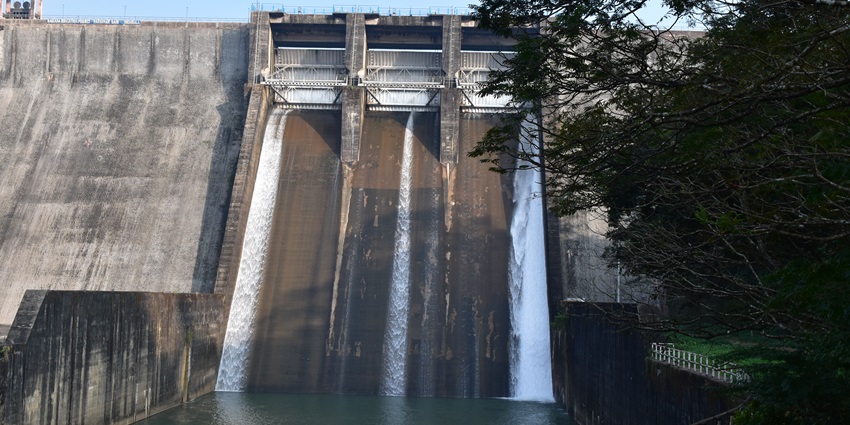 Thenmala Dam has the second largest irrigation project in the state of Kerala.