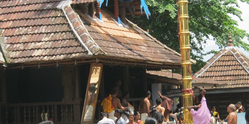 Thirumandhamkunnu Bhagavathy Temple is one of the best places to visit near the mosque.