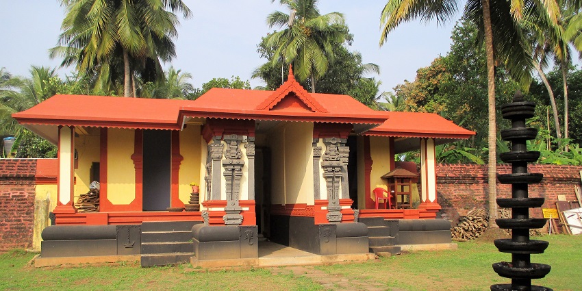 A view of the popular Thirunavaya Nava Mukunda Temple surrounded by lush greenery