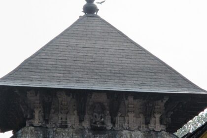 A beautiful picture of Thirunavaya Temple Gopuram.