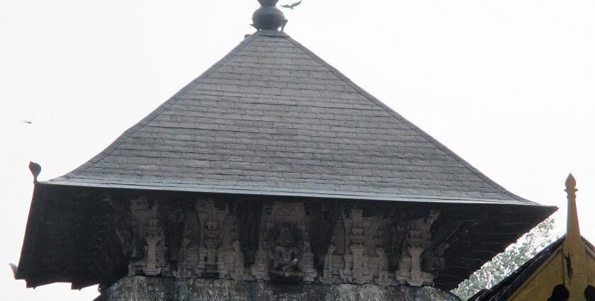 A beautiful picture of Thirunavaya Temple Gopuram.