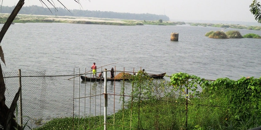 Scenic image of Iconic Bharathapuzha river near the Thirunavaya Temple in Kerala