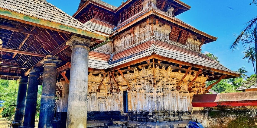 Witness the iconic arhitecture at the Thiruvanchikulam Mahadeva temple in Kodungallur.