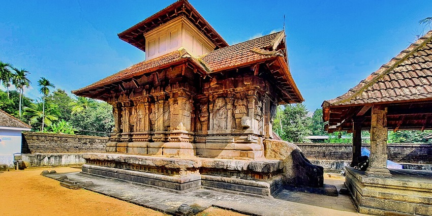 Witness the amazing architecture & seek blessings at the Thiruvizha Sree Mahadeva Temple