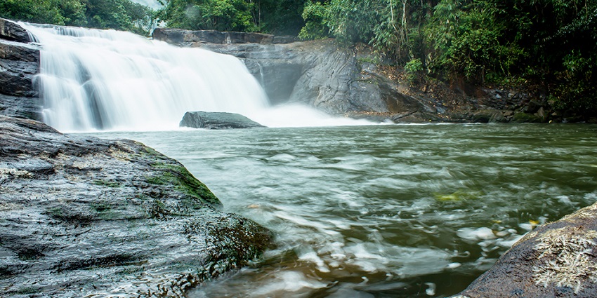 Thommankuthu Falls is one of the best places to visit in Kanthalloor for amazing views.