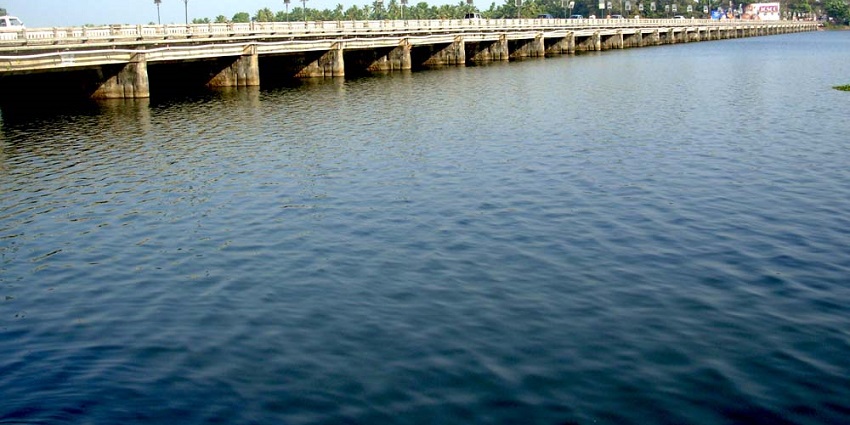 The serenity and usage of the Thottappally Spillway makes it one of the best places to visit near Alleppey.