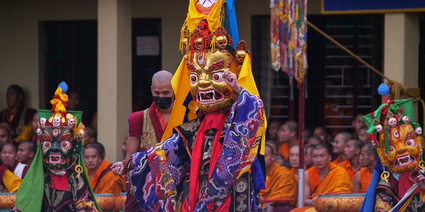 Enjoy the amazing Tibetan Cultural shows with a trip to Mcleodganj