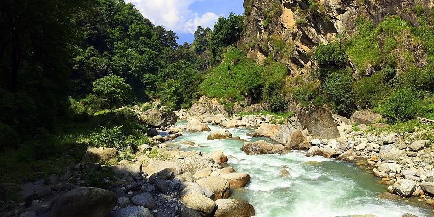 A beautiful river flowing in the Tirthan Valley