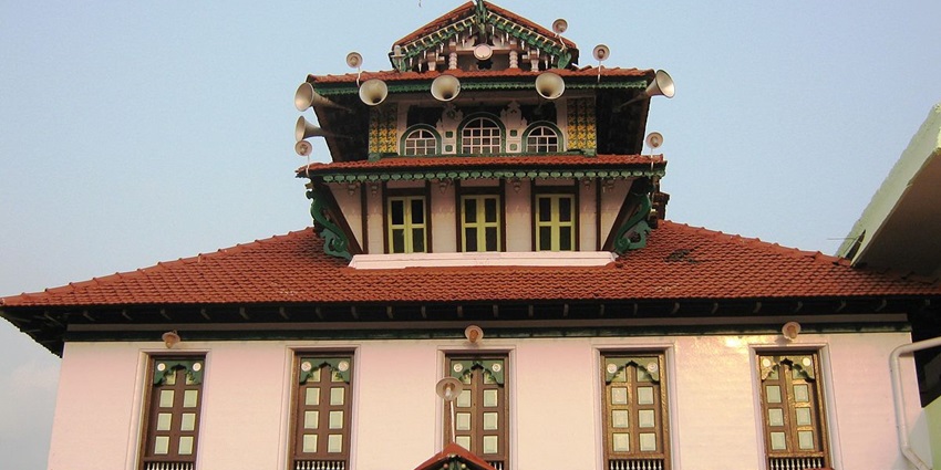 The Tomb of Malik Ibn Deenar in Malik Deenar Mosque is a highly revered and significant symbol.