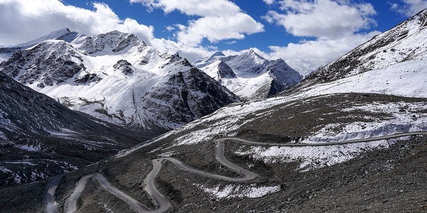 Beautiful picture of snow-laden mountain valley - Best things to do in Jispa, Himanchal