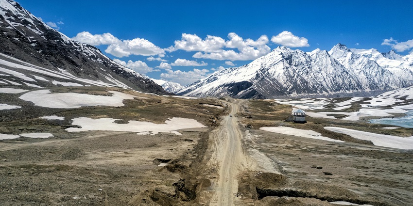 Adventure enthusiasts can trek their way while witnessing spectacular views of valleys.