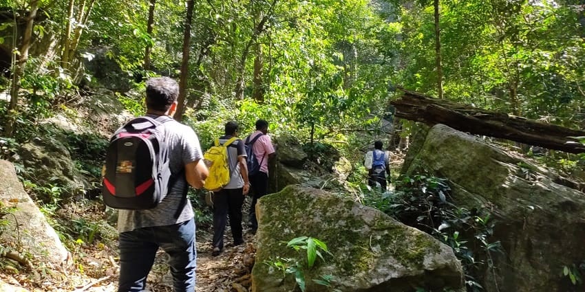 Wear sturdy shoes while trekking through the trails of the Perunthenaruvi Waterfalls