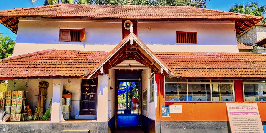 A picture of the entrance of a serene Shiva temple in Kerala with traditional architecture