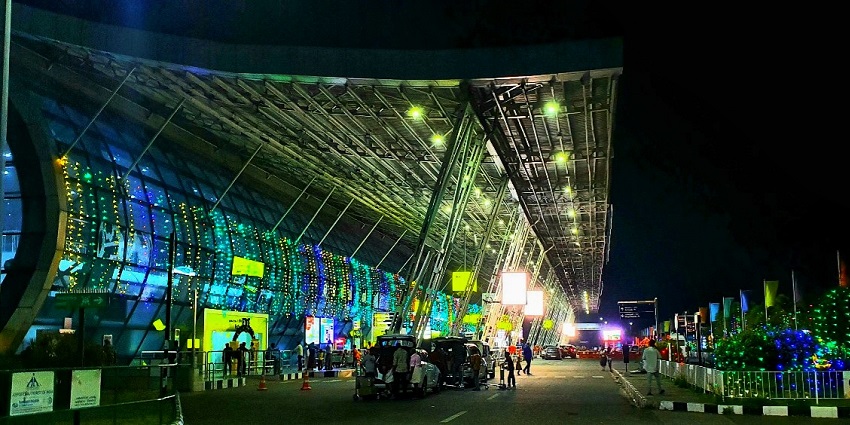 The Trivandrum International Airport is the closest airport to Mankayam Waterfalls in Kerala