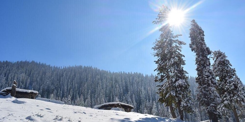 A view of the way to Tulian Lake from Pahalgam, one of the places to visit near Katra